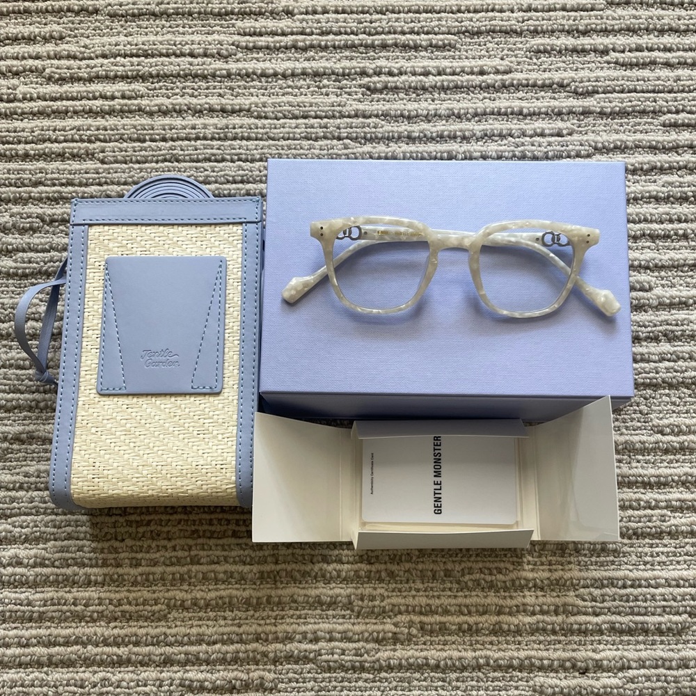 Gentle Monster x Jennie glasses - Limited Edition